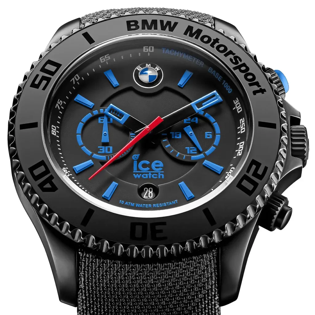 Montre Ice-Watch BMW Motorsport noire avec index bleus et aiguille des secondes rouge.