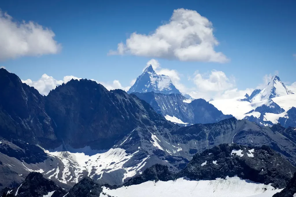 Vue spectaculaire du Mont Cervin (Matterhorn) depuis le sommet de la Via Ferrata des Gentianes à Verbier, Alpes suisses.