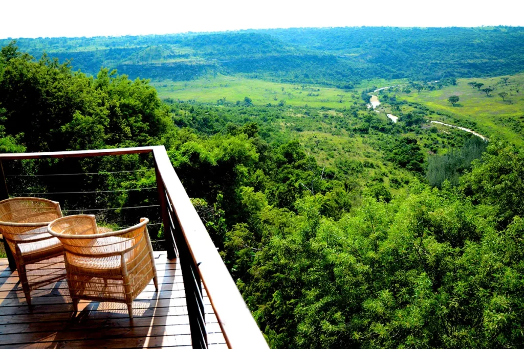 Vue sur la rivière Sunday depuis la terrasse du Esiweni Luxury Safari Lodge au cœur de la réserve de Nambiti.