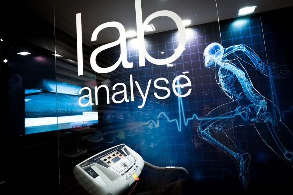 Le laboratoire d'analyse de foulée d'Urban Tri Sports pour choisir ses chaussures avant les 20 km de Bruxelles.