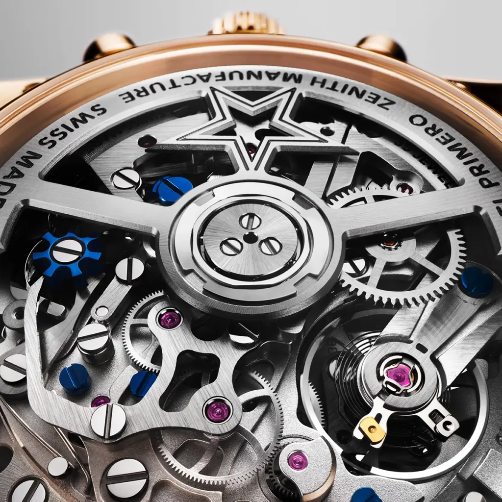 Vue macro du fond de boîte en verre saphir de la Zenith Chronomaster Sport Skeleton en or rose montrant la masse oscillante et le mouvement El Primero.