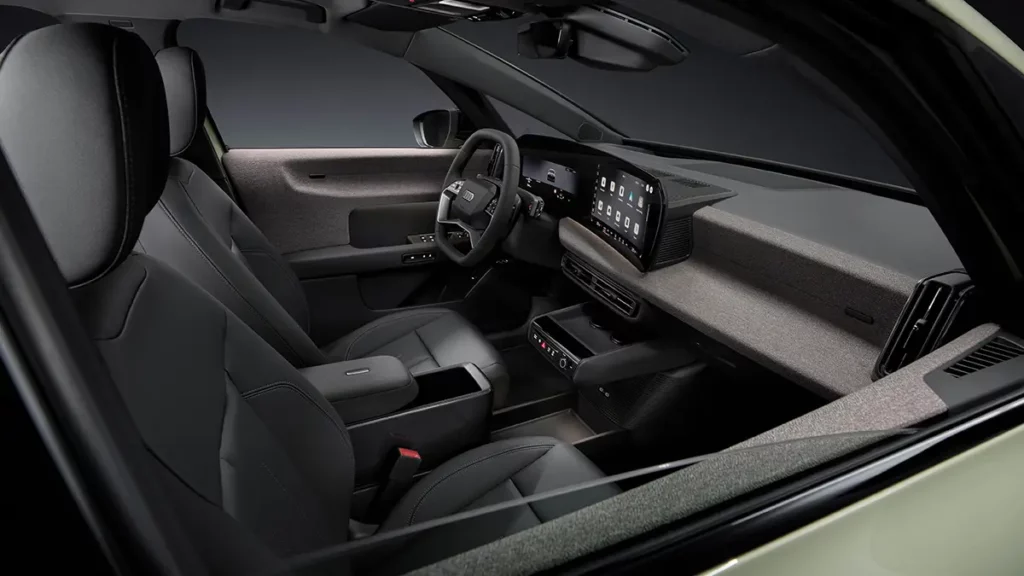Vue de l'habitacle et de la planche de bord de l'Audi A2 e-tron, mettant en valeur le concept de surface textile Softwrap et le double écran MMI incurvé